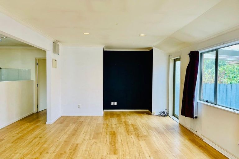 Photo of property in 10 Wheaton Place, Glen Eden, Auckland, 0602