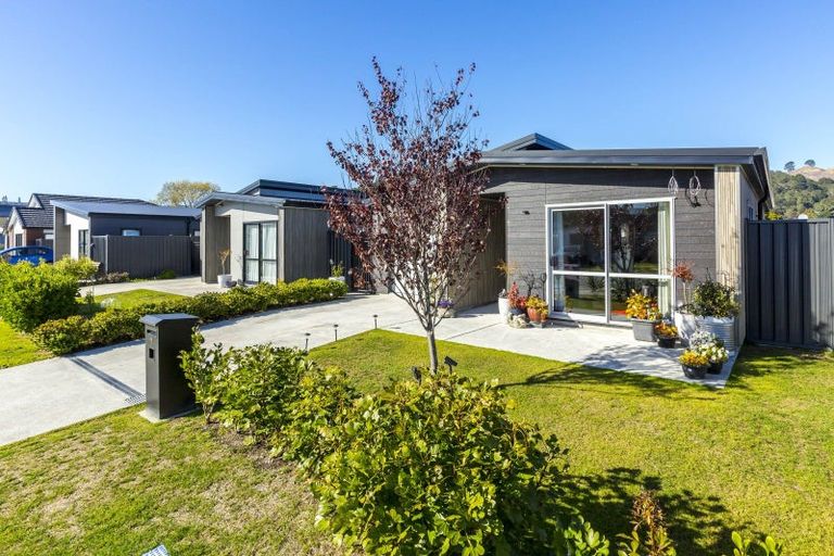 Photo of property in 11 Te Kaeaea Crescent, Wallaceville, Upper Hutt, 5018