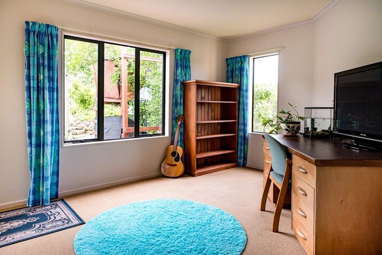 Photo of property in 8 Ruapehu Drive, Fitzherbert, Palmerston North, 4410