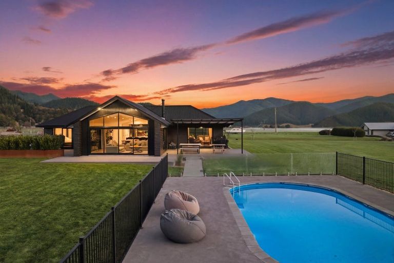 Photo of property in Koromiko Airpark, 4 Sirocco Place, Koromiko, Blenheim, 7273