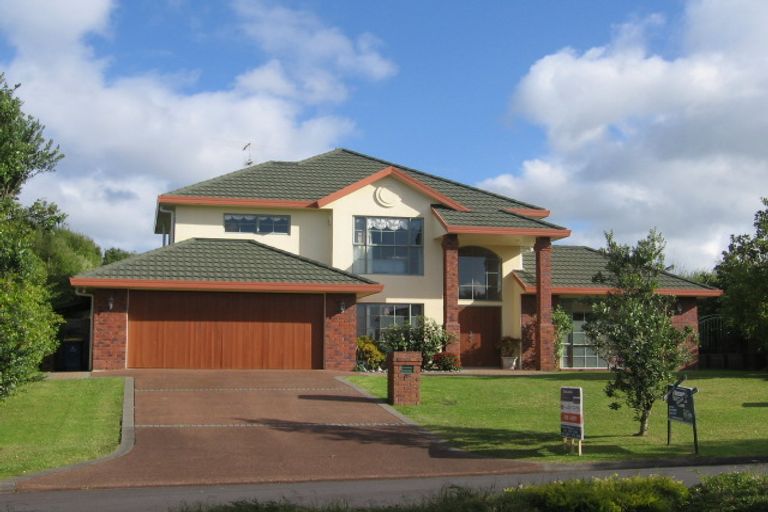 Photo of property in 35 Connemara Court, West Harbour, Auckland, 0618