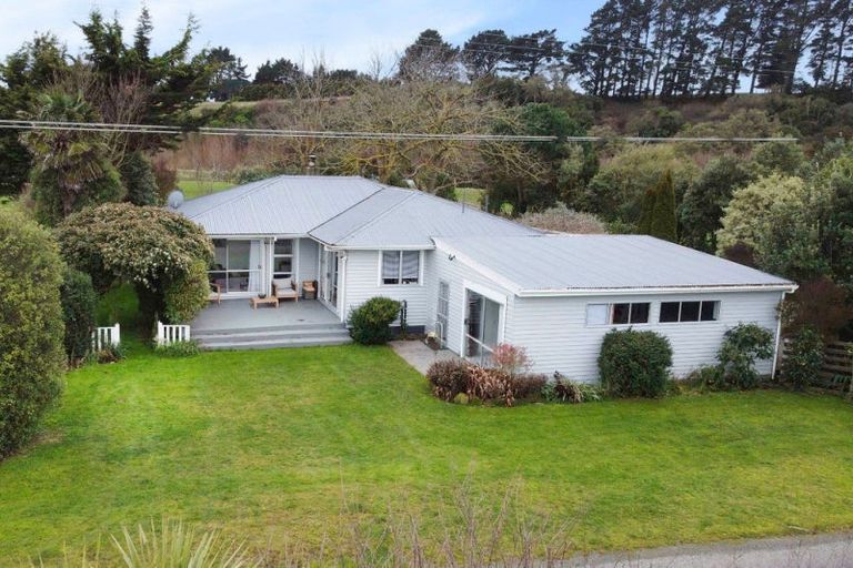 Photo of property in 3 Heretaunga Road, Maharahara, Dannevirke, 4972