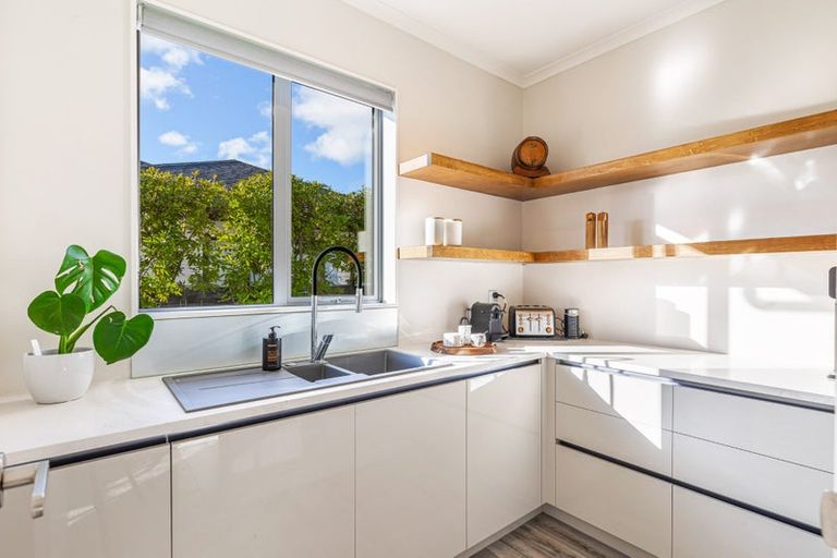 Photo of property in 14 Gilbransen Road, Kumeu, 0810