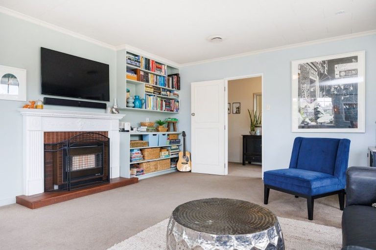 Photo of property in 4 Chilton Grove, Hokowhitu, Palmerston North, 4410