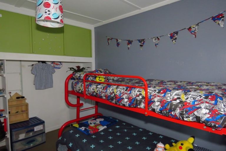 Photo of property in 80 Wakefield Street, Westport, 7825