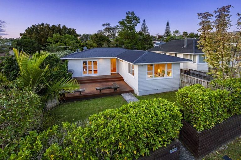 Photo of property in 1/5 September Place, Forrest Hill, Auckland, 0620