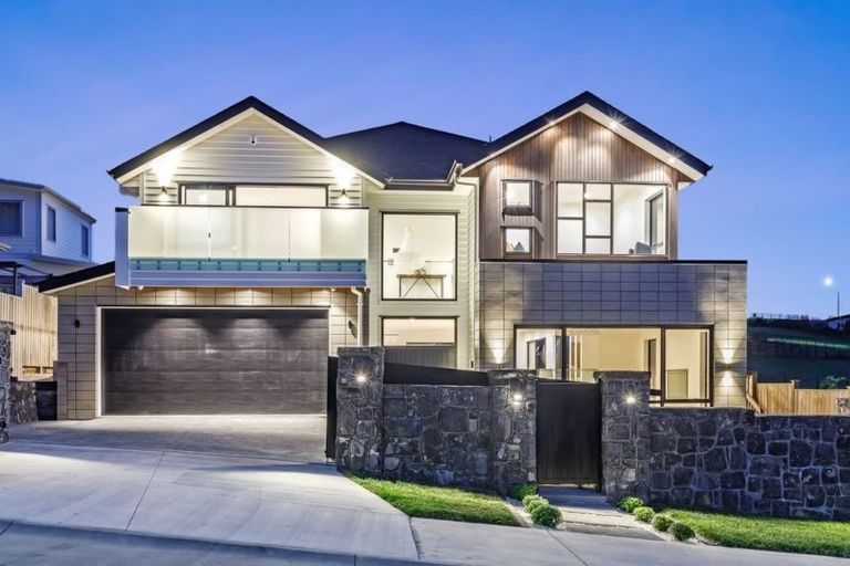 Photo of property in 42 Fernhill Way, Oteha, Auckland, 0632