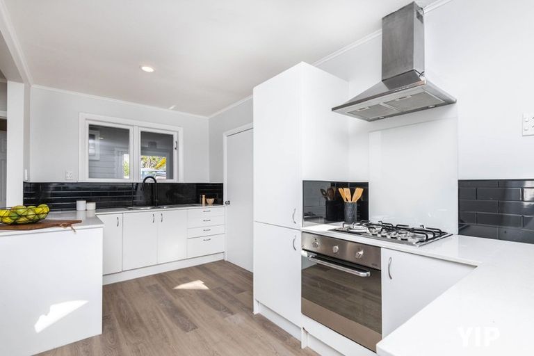 Photo of property in 43 Horokiwi Road West, Newlands, Wellington, 6037