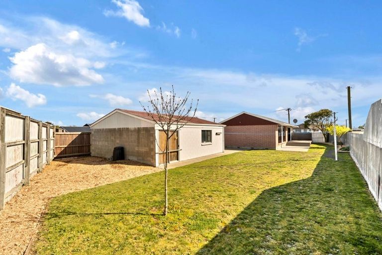 Photo of property in 12 Esk Place, Aranui, Christchurch, 8061