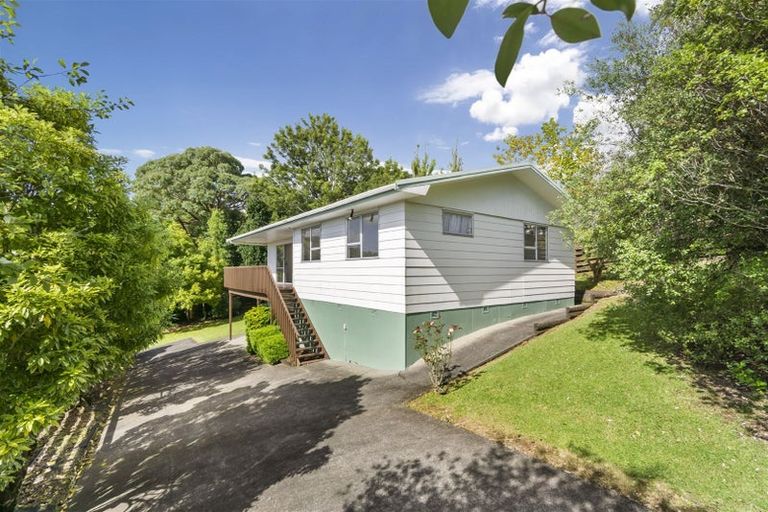 Photo of property in 27 Trias Road, Totara Vale, Auckland, 0629