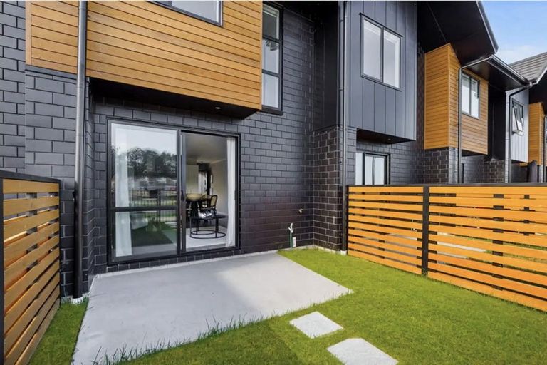 Photo of property in 86 Papatupu Way, Kumeu, 0810