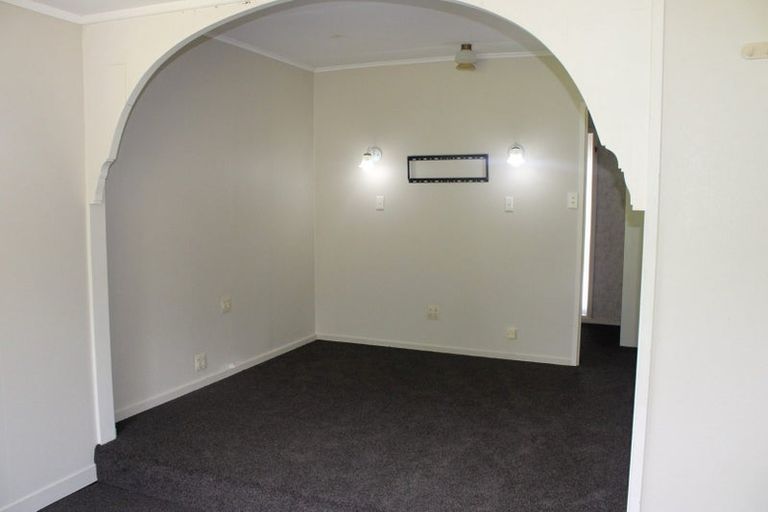 Photo of property in 5 Sullivan Avenue, Mangere Bridge, Auckland, 2022