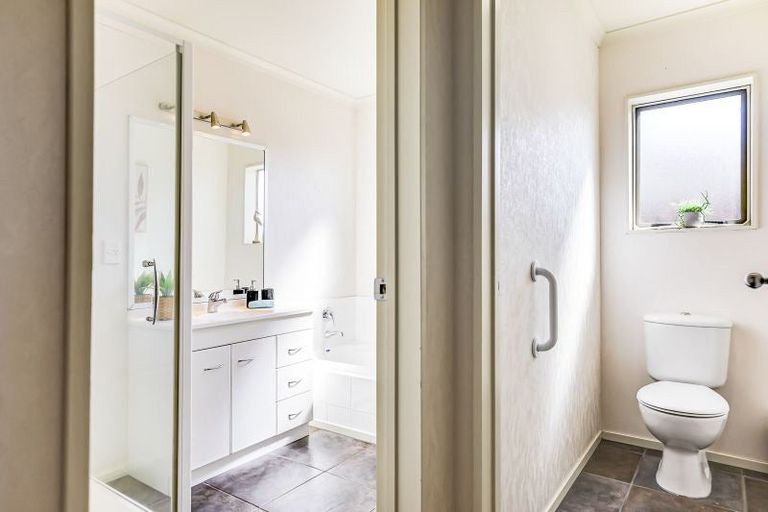 Photo of property in 18b Abergeldie Way, Cambridge, 3434