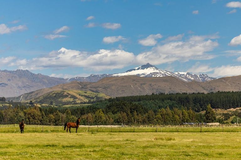 Photo of property in 24 Lachlan Avenue, Hawea Flat, Lake Hawea, 9382