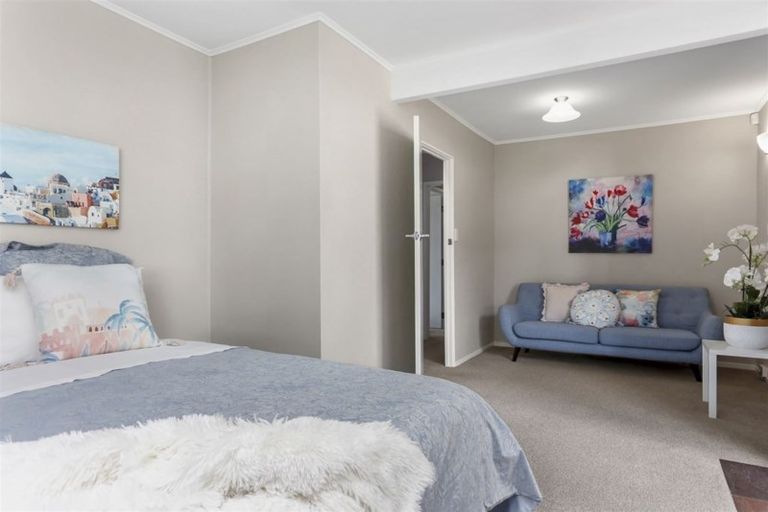 Photo of property in 29 Cron Avenue, Te Atatu South, Auckland, 0610