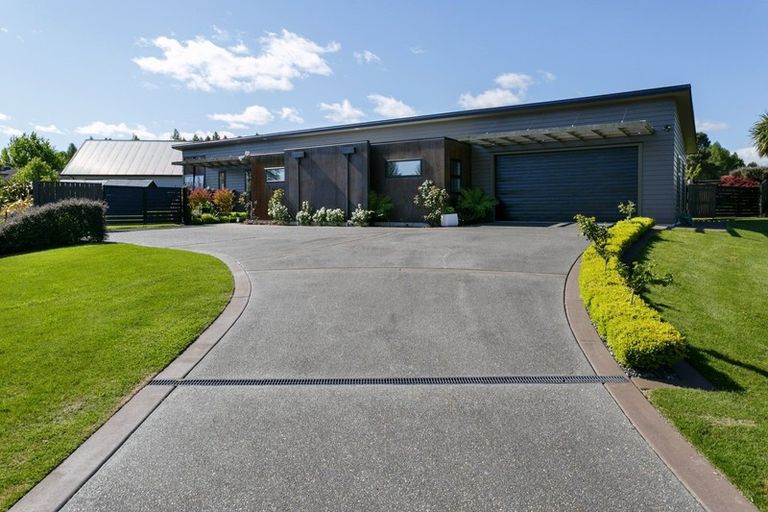 Photo of property in 2 Cabbage Tree Grove, Kinloch, Taupo, 3377