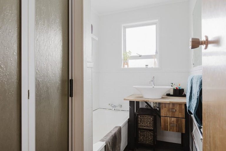 Photo of property in 4 Sutherland Crescent, Westbrook, Palmerston North, 4412