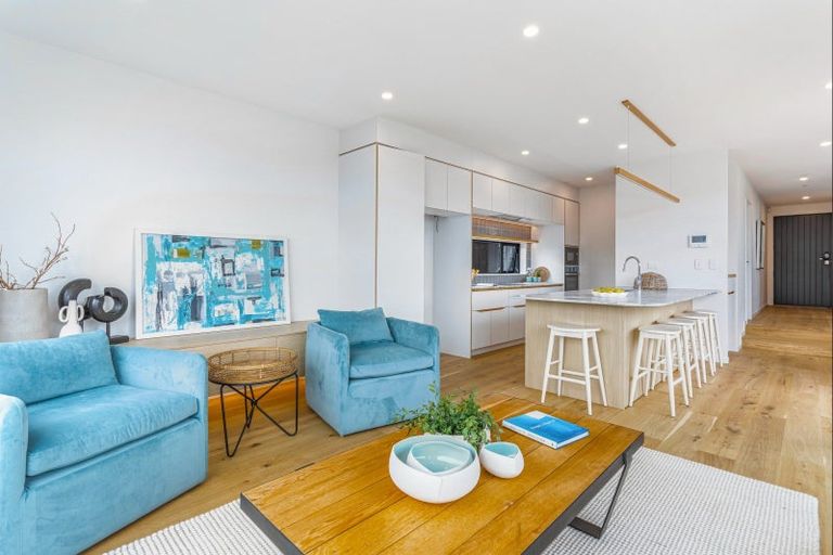 Photo of property in 5 Makumaku Place, Long Bay, Auckland, 0630