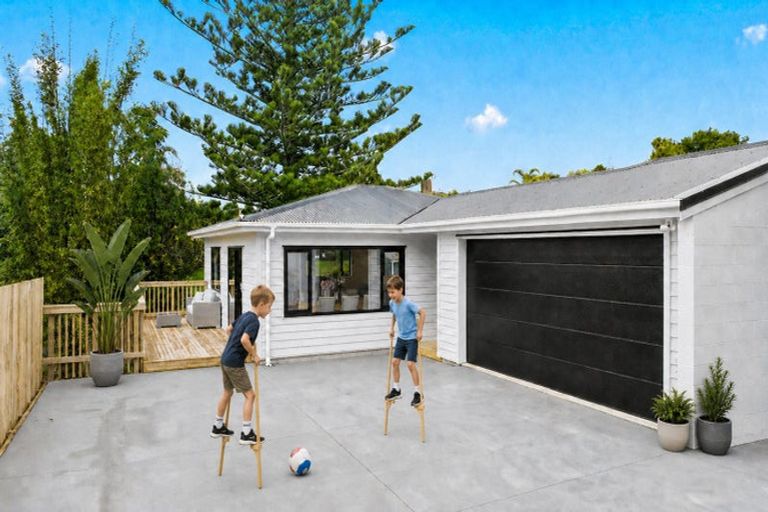 Photo of property in 52a Glamorgan Drive, Torbay, Auckland, 0630