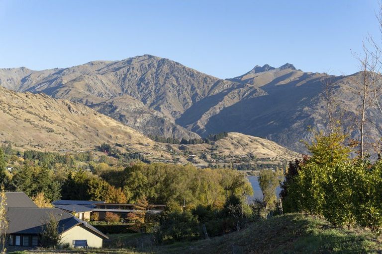 Photo of property in 27 Central Park Avenue, Lake Hayes, Queenstown, 9371