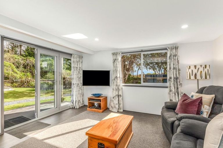 Photo of property in 21 Paekakariki Hill Road, Pauatahanui, Porirua, 5381