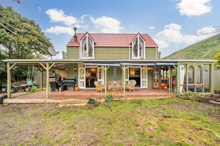 Photo of property in 64 Larchmont Grove, Totara Park, Upper Hutt, 5018