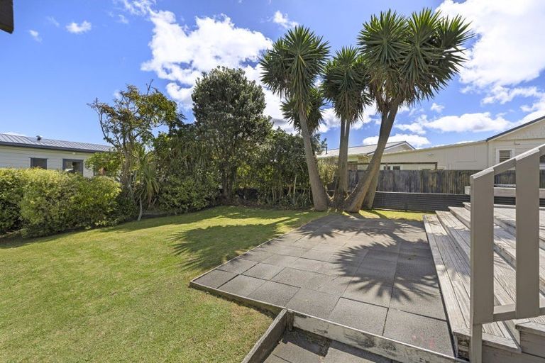 Photo of property in 22 Wallis Street, Raglan, 3225