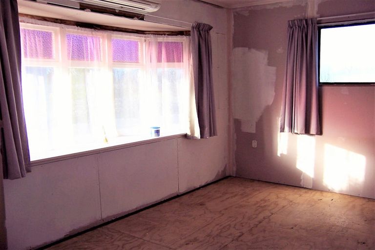 Photo of property in 12 Bridge Street, Tuatapere, 9620