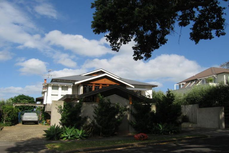 Photo of property in 27 Saltburn Road, Milford, Auckland, 0620