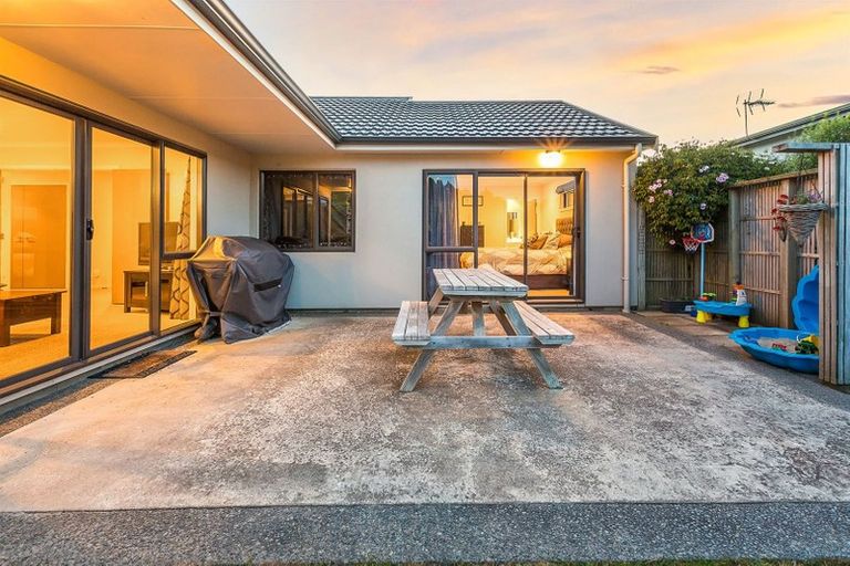 Photo of property in 45 Te Puia Drive, Aotea, Porirua, 5024