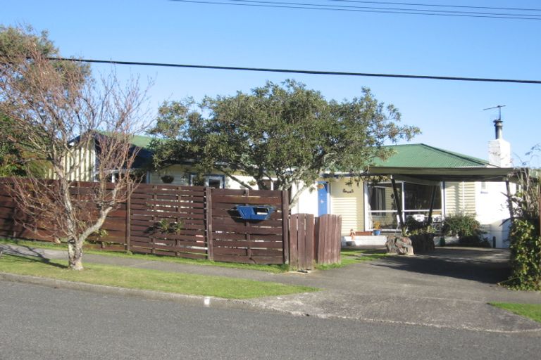 Photo of property in 64 Thomas Street, Stokes Valley, Lower Hutt, 5019