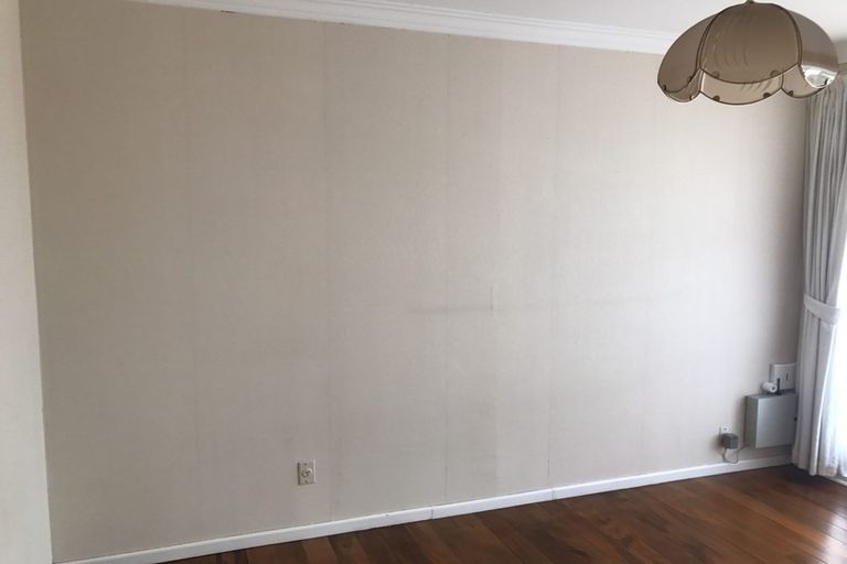 Photo of property in 1a Saulbrey Grove, Woburn, Lower Hutt, 5010