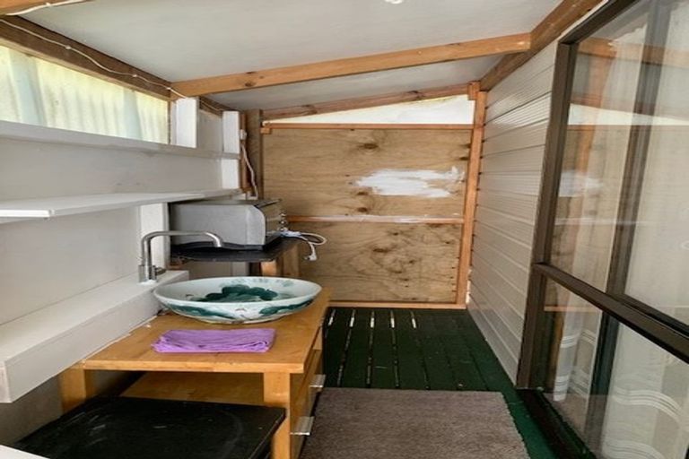 Photo of property in 41 Takapu Street, Henderson, Auckland, 0612