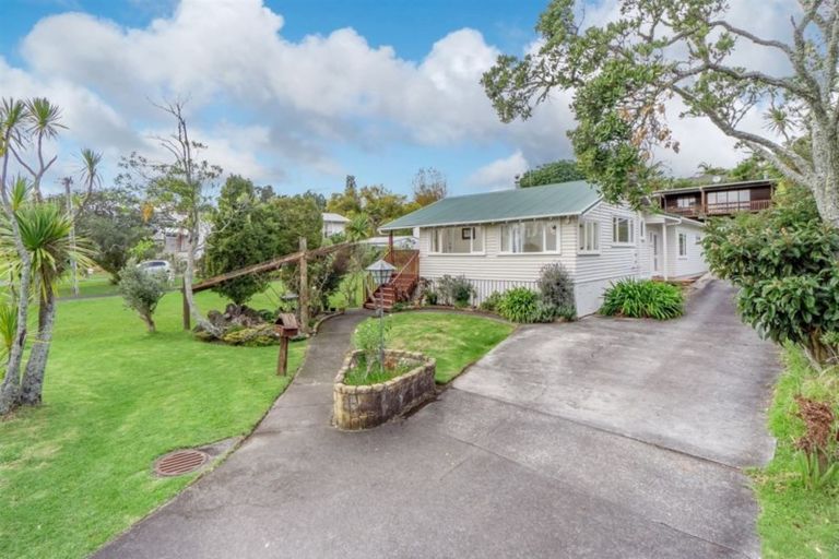 Photo of property in 2/26 Glenvar Road, Torbay, Auckland, 0630