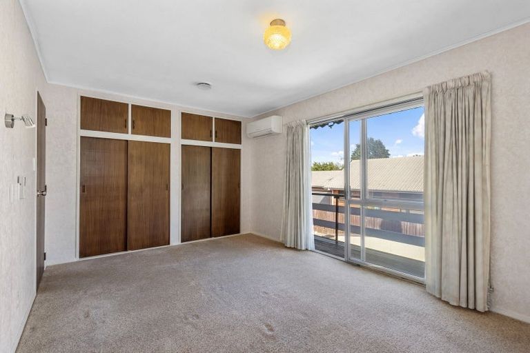 Photo of property in 2/427 Memorial Avenue, Burnside, Christchurch, 8053