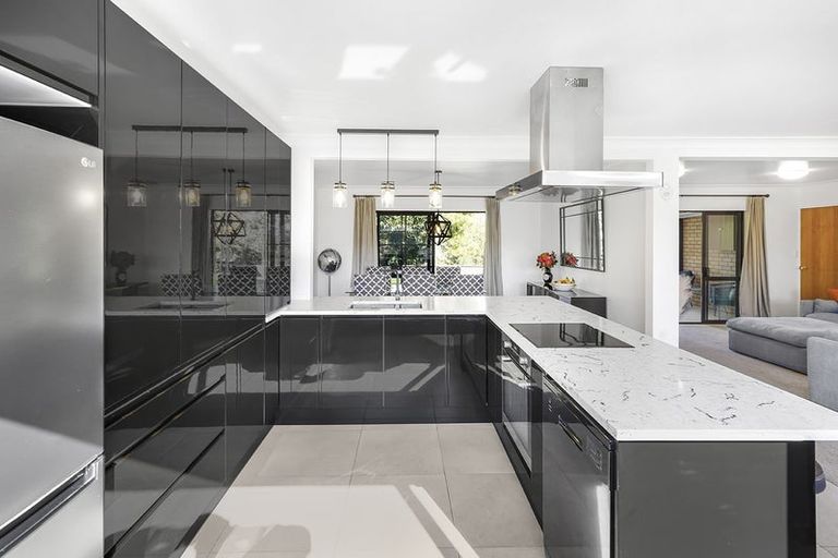 Photo of property in 18 Longwood Place, Harrowfield, Hamilton, 3210