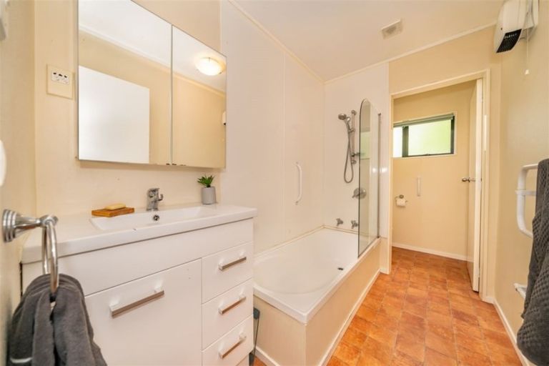 Photo of property in 21 Elmslie Road, Pinehaven, Upper Hutt, 5019