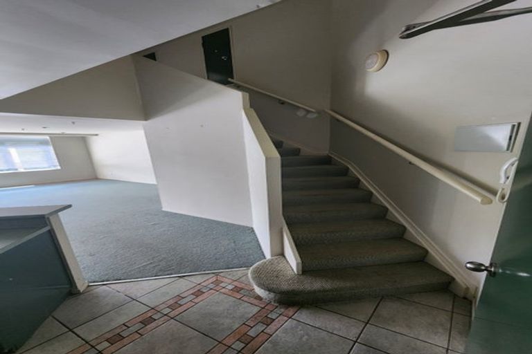 Photo of property in 10/15 Clearwater Cove, West Harbour, Auckland, 0618