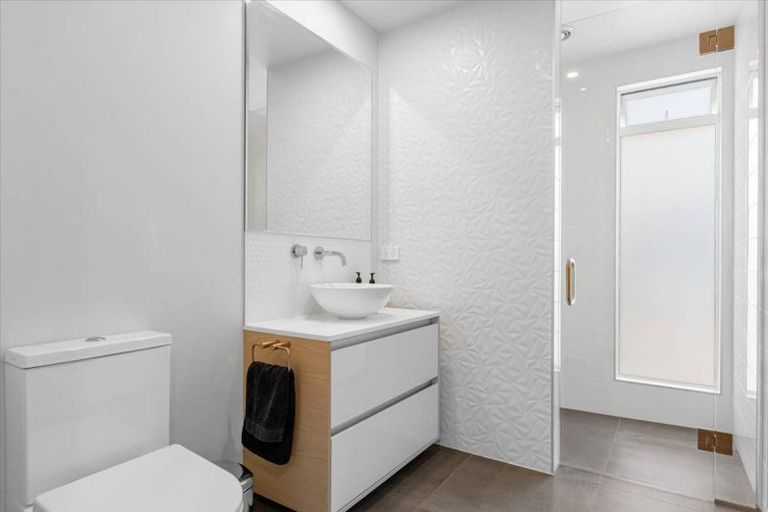 Photo of property in 2 Laing Place, Otumoetai, Tauranga, 3110