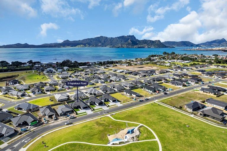 Photo of property in 9 Kapiakauri Road, One Tree Point, 0118