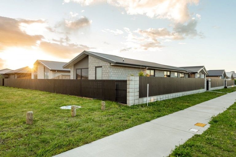 Photo of property in 204 Te Okuroa Drive, Papamoa, 3118