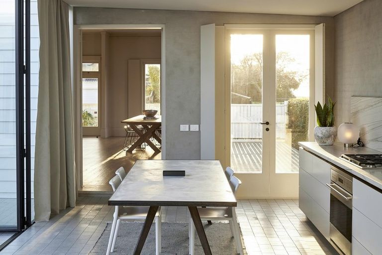 Photo of property in 13 Oxford Terrace, Devonport, Auckland, 0624