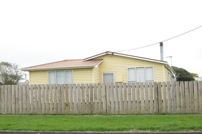 Photo of property in 75 Cracroft Street, Waitara, 4320
