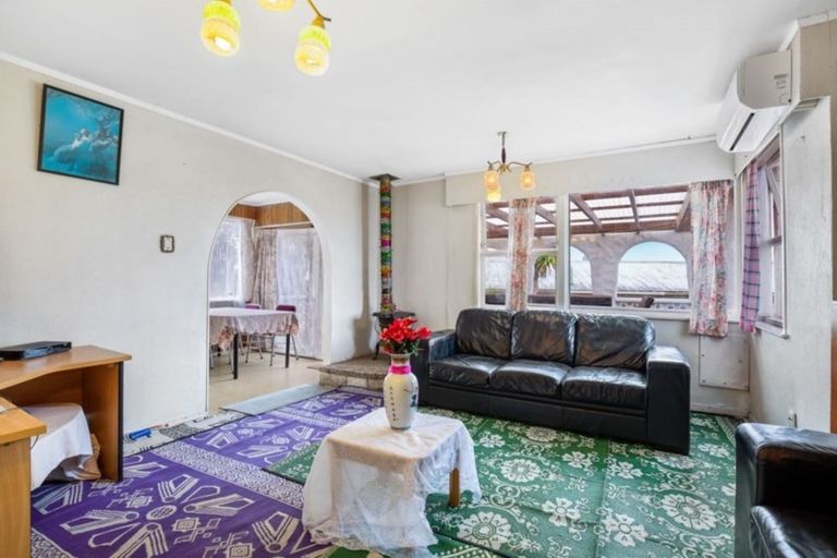 Photo of property in 27 Sunvue Road, Glen Eden, Auckland, 0602