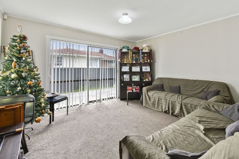 Photo of property in 16 Courtenay Crescent, Mangere East, Auckland, 2024