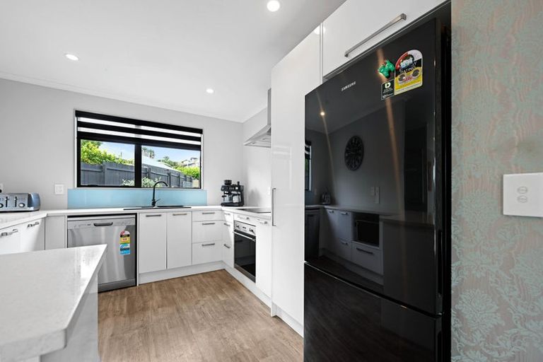 Photo of property in 16 Palm Grove Drive, Western Heights, Hamilton, 3200