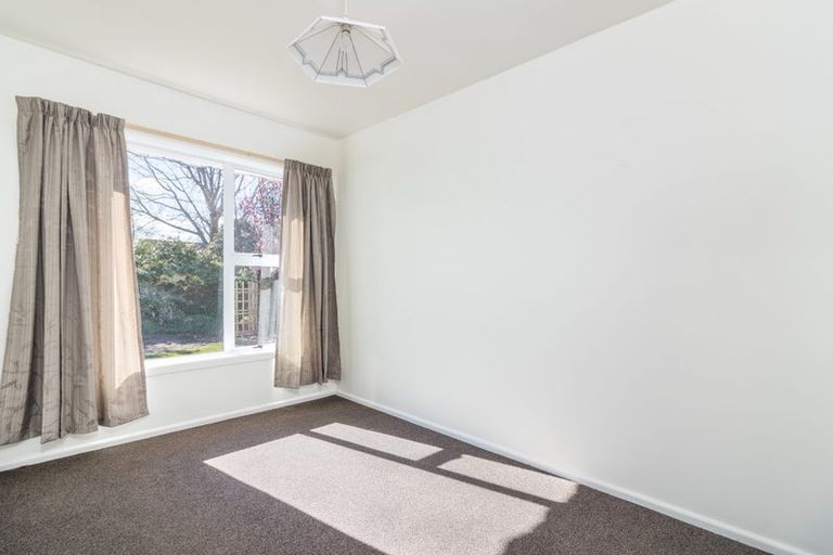 Photo of property in 316 Memorial Avenue, Burnside, Christchurch, 8053