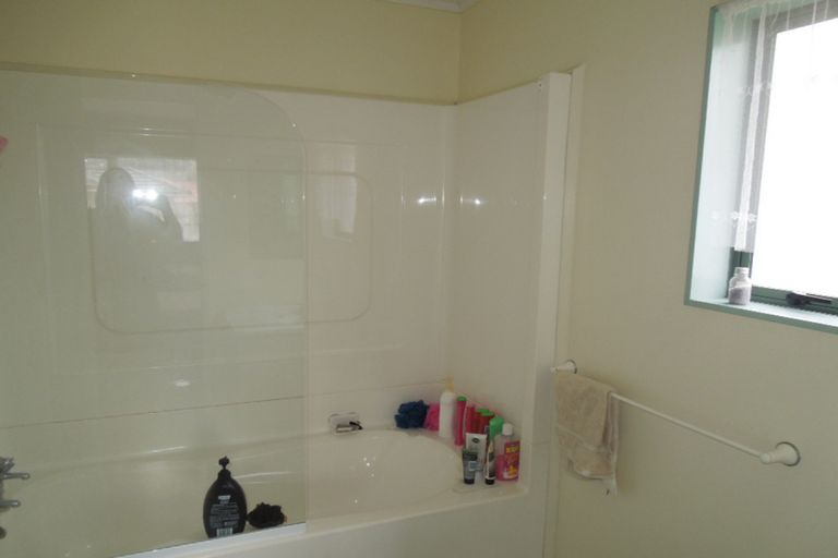 Photo of property in 4 Zefiro Drive, Massey, Auckland, 0614