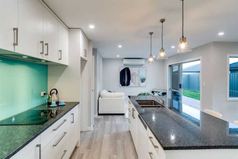 Photo of property in 19 Hurunui Drive, Te Awa, Napier, 4110