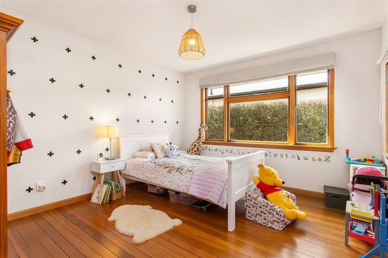 Photo of property in 28 Aorangi Road, Bryndwr, Christchurch, 8053